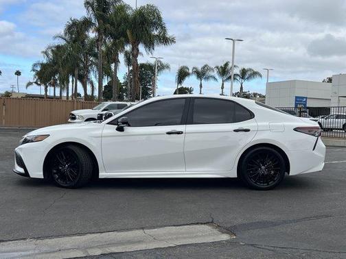 2022 Toyota Camry Hybrid SE