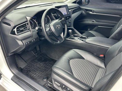 2022 Toyota Camry Hybrid SE
