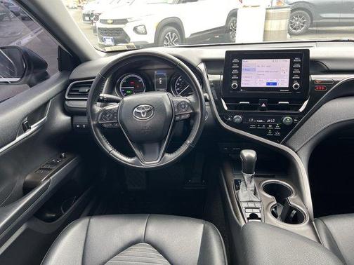 2022 Toyota Camry Hybrid SE