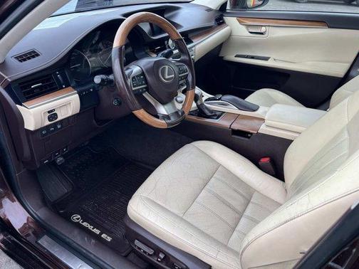 2016 Lexus ES 300h Base