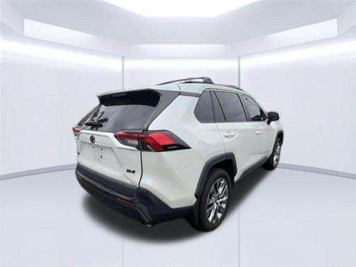 Blizzard Pearl 2022 Toyota RAV4 XLE Premium