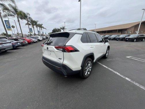 Blizzard Pearl 2022 Toyota RAV4 XLE Premium