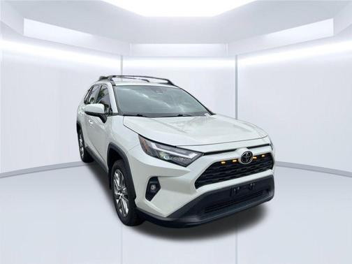 Blizzard Pearl 2022 Toyota RAV4 XLE Premium