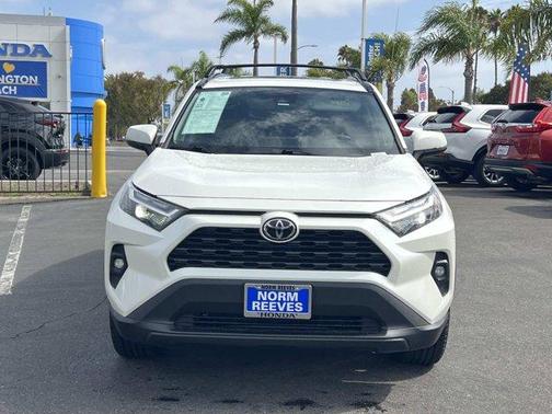Blizzard Pearl 2022 Toyota RAV4 XLE Premium