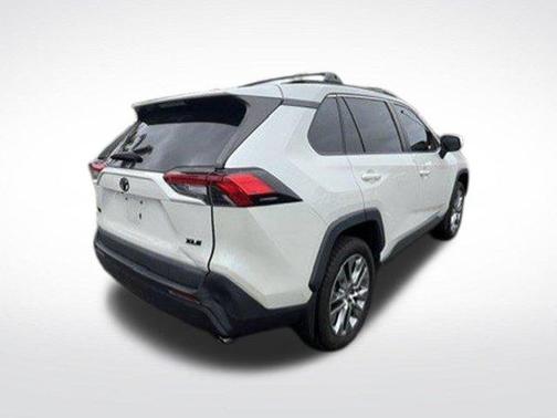 Blizzard Pearl 2022 Toyota RAV4 XLE Premium