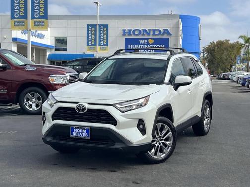Blizzard Pearl 2022 Toyota RAV4 XLE Premium