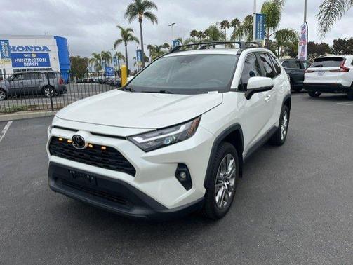 Blizzard Pearl 2022 Toyota RAV4 XLE Premium