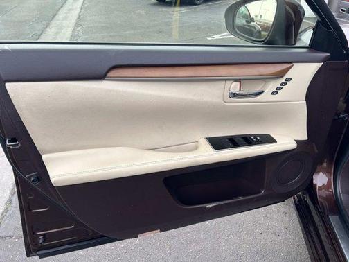 2016 Lexus ES 300h Base