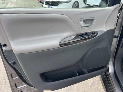 2018 Toyota Sienna XLE