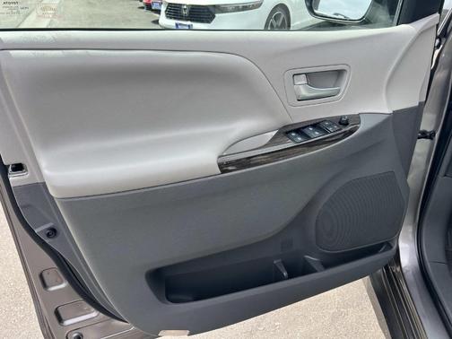 2018 Toyota Sienna XLE