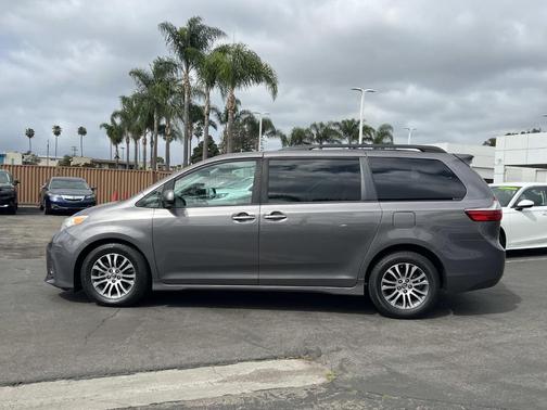 2018 Toyota Sienna XLE