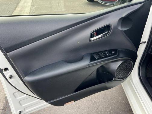 2020 Toyota Prius L