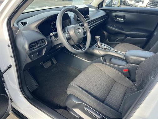 White 2023 Honda HR-V LX