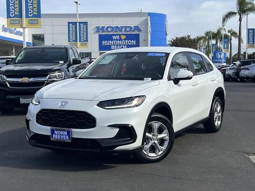 White 2023 Honda HR-V LX
