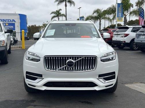 Crystal White 2021 Volvo XC90 Recharge Plug-In Hybrid T8 Inscription Expression 7 Passenger