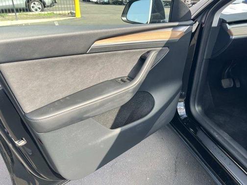 2024 Tesla Model Y Standard Range