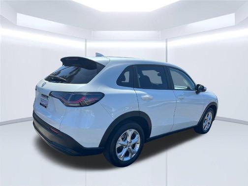 White 2024 Honda HR-V LX