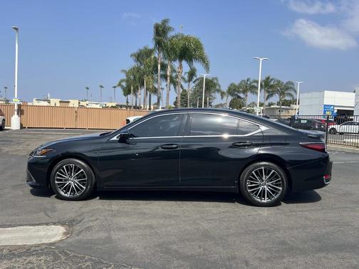 Caviar 2025 Lexus ES 300h Base
