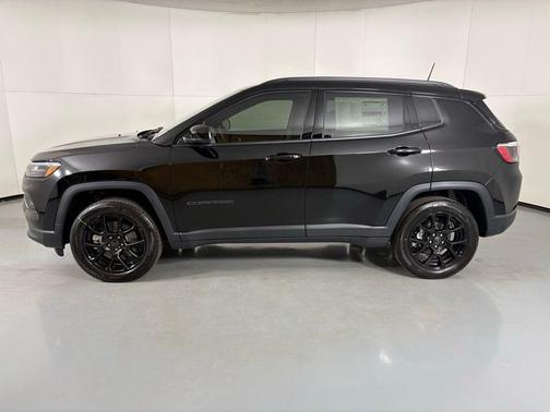Diamond Black 2026 Jeep Compass Latitude