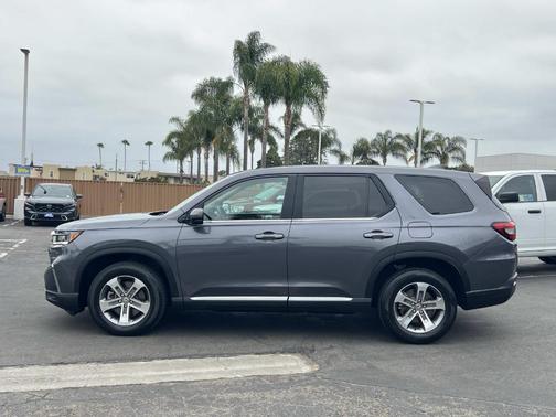 Modern Steel Metallic 2023 Honda Pilot EX-L 8-Passenger