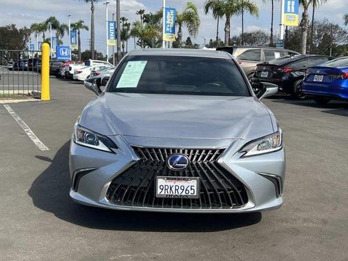 2022 Lexus ES 300h Base