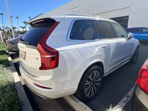 2020 Volvo XC90 T5 Momentum 7 Passenger