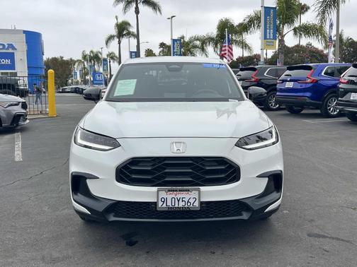 Platinum White 2024 Honda HR-V Sport