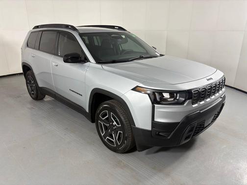 Silver Zynith Clearcoat 2026 Jeep Cherokee LAREDO/LIMITED