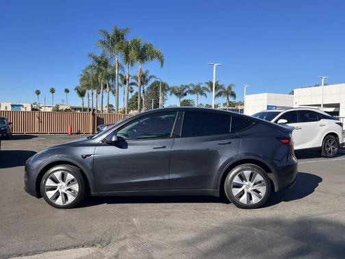 2024 Tesla Model Y Long Range