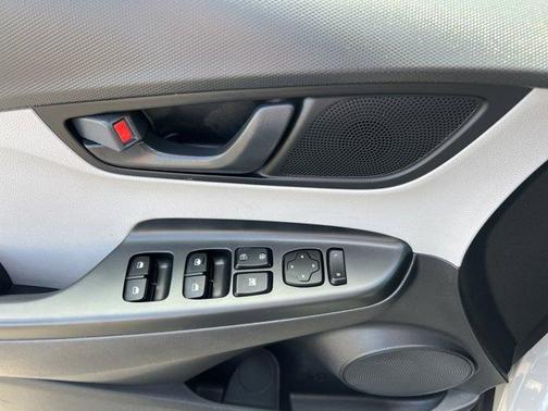 2022 Hyundai KONA SE