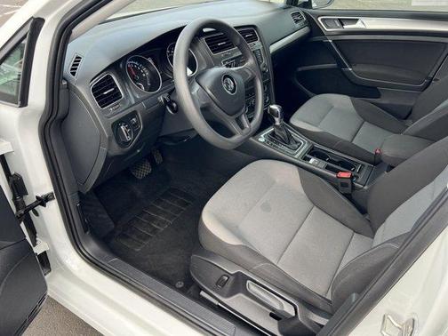 2016 Volkswagen e-Golf SE