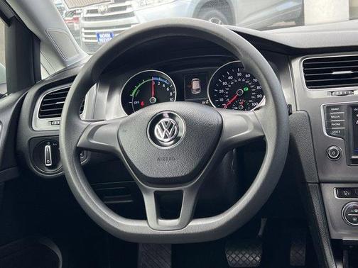 2016 Volkswagen e-Golf SE
