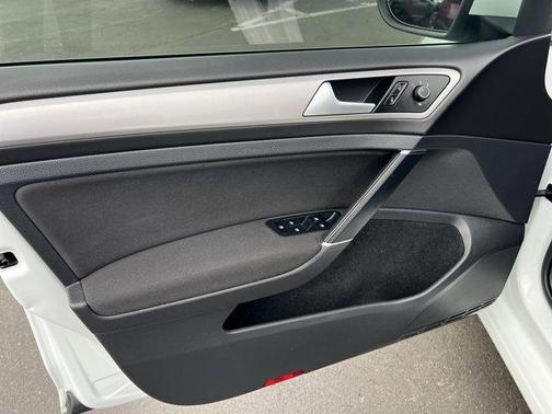 2016 Volkswagen e-Golf SE