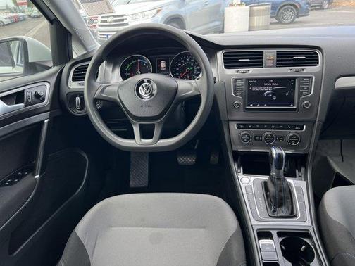 2016 Volkswagen e-Golf SE