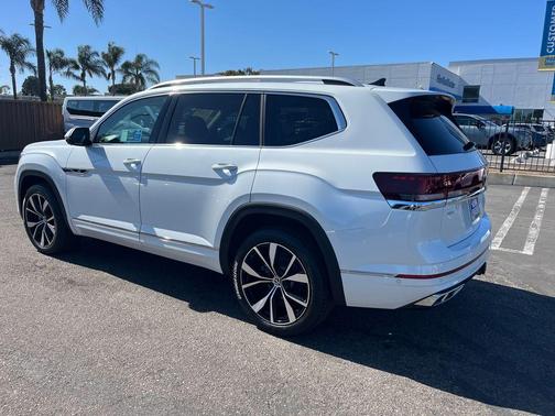 Opal White Pearl Effect 2024 Volkswagen Atlas 2.0T SEL Premium R-Line