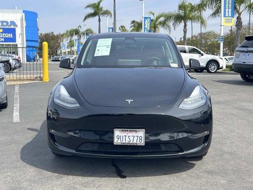 Black 2022 Tesla Model Y Long Range