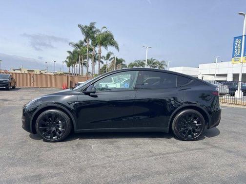 Black 2022 Tesla Model Y Long Range