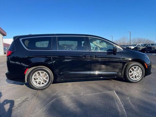 2024 Chrysler Voyager LX