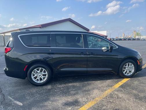 2022 Chrysler Voyager LX