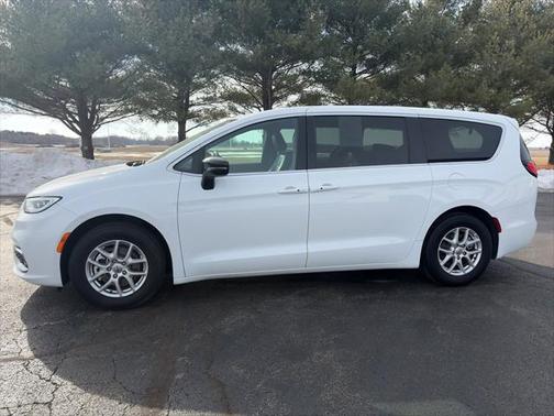 2025 Chrysler Pacifica Select