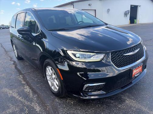 Diamond Black Crystal Pearlcoat 2024 Chrysler Pacifica Touring L