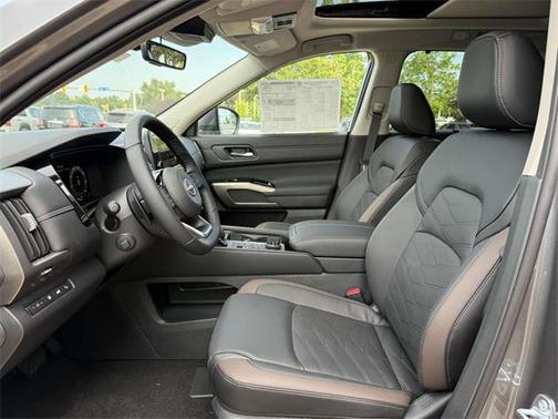 2025 Nissan Pathfinder Platinum 4WD