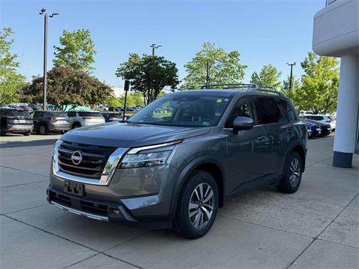 2022 Nissan Pathfinder SL 4WD