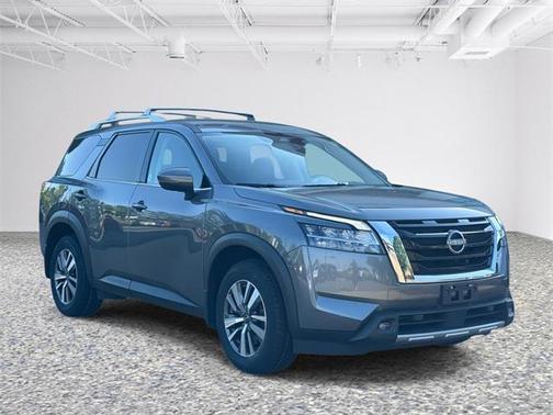 2022 Nissan Pathfinder SL 4WD