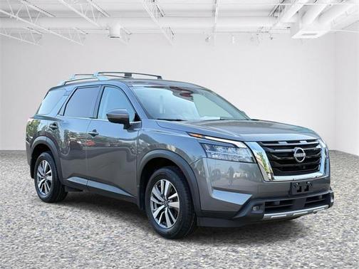 2022 Nissan Pathfinder SL 4WD