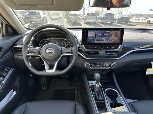 2025 Nissan Altima SR FWD