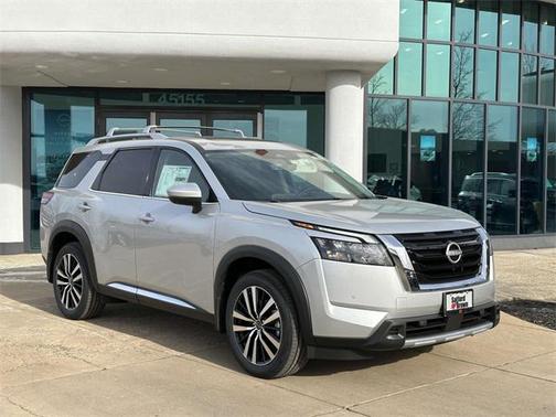 2025 Nissan Pathfinder Platinum 4WD