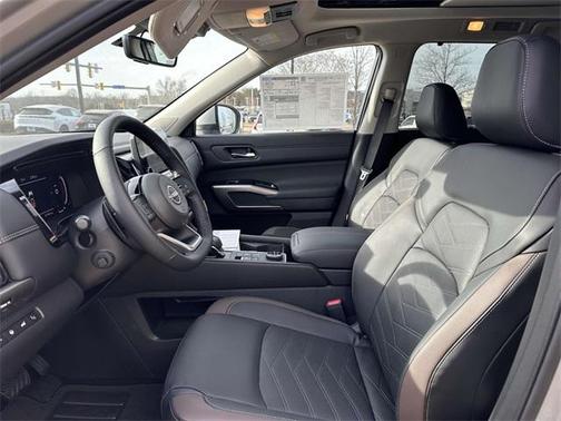2025 Nissan Pathfinder Platinum 4WD