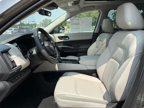 2025 Nissan Pathfinder SL 4WD