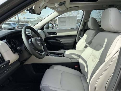 2025 Nissan Pathfinder SL 4WD